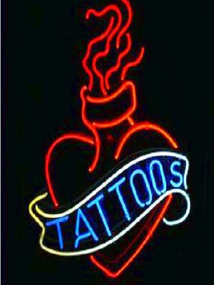 corazon iluminado neon tattoos